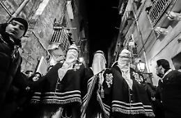 La tradizione dei Riti con una citt&agrave; in strada. E lenti vanno i &ldquo;perdune&rdquo;