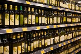 Olio extravergine, allarme prezzi: &ldquo;Sotto costo e rischio frodi, il settore &egrave; in pericolo&rdquo;