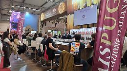 Vinitaly, la Puglia protagonista con 103 cantine e il premio a Marilina Nappi. Le foto