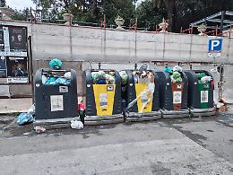 Taranto, ecco il Borgo invaso ancora dai rifiuti 