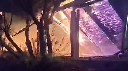 Lido distrutto dalle fiamme, incendio doloso nella notte