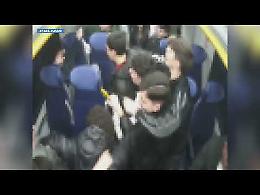 Aggressione sul treno, 4 minori nei guai: rapina e violenza su un passeggero