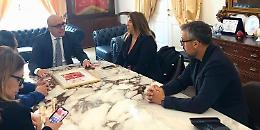 Arte e impresa, E77 dona un&rsquo;opera di Celiberti alla citt&agrave;