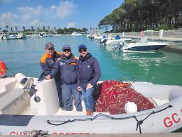 Controlli sul mare jonico, 250 campionamenti e rete illegale sequestrata