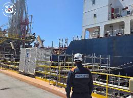 Puzza dalle petroliere, nuove regole nel porto e controlli pi&ugrave; stringenti