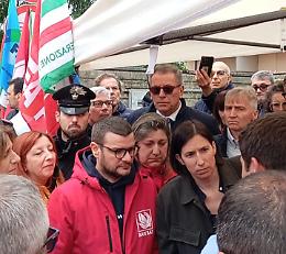 Vertenza Natuzzi, Schlein a Santeramo: &ldquo;Repubblica fondata sul lavoro, non sulla Cassa integrazione&rdquo;