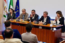 Mobile imbottito, Decaro: "Dalla prossima settimana i primi incontri tecnici per dar vita al Distretto&rdquo;. Le foto