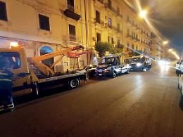 Pulizia notturna, trenta auto rimosse e quasi un centinaio di multe