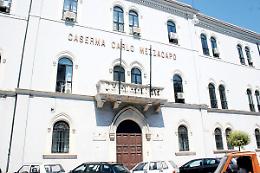 Area parcheggio nella caserma Mezzacapo, chiusura anticipata