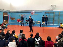 Botti di Natale, la Polizia incontra gli studenti
