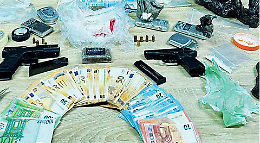 Armi da guerra e riti camorristici: ecco come agiva la rete criminale tra Trani, Foggia e Bari