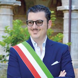 Il Sindaco di Maruggio si taglia lo stipendio