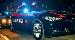Colpo notturno in gioielleria: ladri in fuga con i preziosi