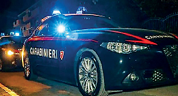 Violenta rissa nella notte, ferito un 21enne davanti alla discoteca. E spunta un coltello
