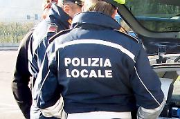 Condannato a 3 anni per maltrattamenti, sospeso il comandante della Polizia Locale 
