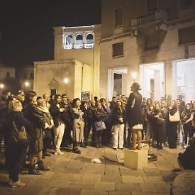 Barbonaggio Teatrale, il ritorno a Lecce: artisti in piazza Sant'Oronzo per un rito politico e poetico