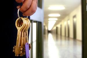 Ennesimo suicidio in carcere, i sindacati: situazione insostenibile per un Paese civile