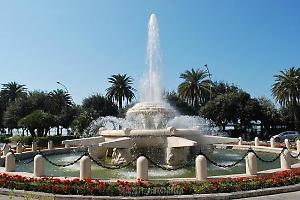 Piazza Ebalia cambia volto: via gli oleandri, arriva nuovo verde e l'illuminazione a led