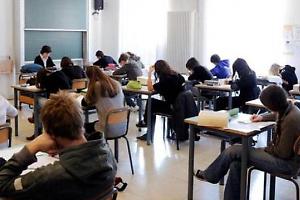 Scuole a rischio: un edificio su due ha più di 50 anni e fino a 2.500 presentano amianto