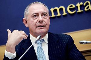 Ex Ilva, Urso conferma il terzo possibile acquirente e apre al confronto sui livelli occupazionali