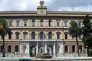 Accoltellato un 23enne in piazza Umberto, nuova notte di violenza