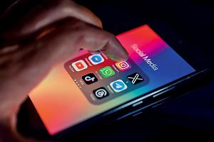 Allarme WhatsApp: il finto voto alla figlia svuota i contatti e chiede soldi