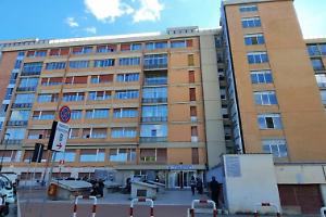 Cade due volte in Rssa e muore dopo l’operazione: tre indagati per omicidio colposo