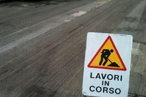 Lavori su via Togliatti e viale Moro: scatta il divieto di sosta fino al 22 maggio