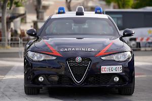 Scoperta una centrale dello spaccio in un vicolo del centro storico: 5 arresti