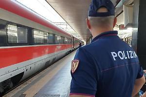 Aggressione sul treno, 19enne pestato da 15 minorenni. Denunciati in 14