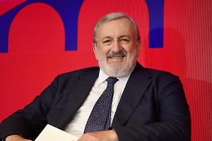 Emiliano esclude il ritorno in magistratura, «Non voglio creare imbarazzi». "Per Decaro ci sono"