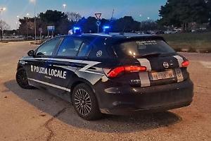 Controlli a tappeto della Polizia Locale: 242 sanzioni per rifiuti e irregolarità nei locali