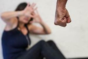 Maltrattamenti in famiglia, scatta l'arresto