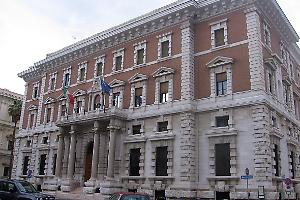 Puglia in frenata: Pil a +0,5%, consumi stagnanti e investimenti fermi. Crescono solo costruzioni e turismo