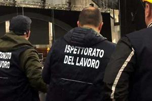 Un bar completamente abusivo dava lavoro in nero. Sospeso anche un altro esercizio commerciale