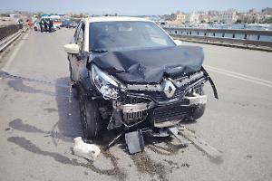 Incidente sul ponte, due feriti