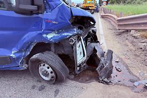 Furgone di traverso sulla Statale 7: traffico in tilt, conducente in ospedale in codice rosso. Le foto