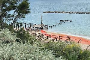 Lavori alla spiaggetta del Lungomare, ma è allarme sicurezza sui social. Le foto