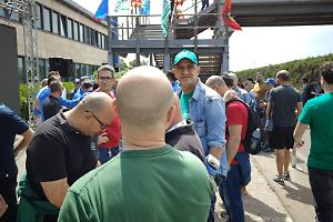 Acciaierie d'Italia, le voci degli operai tra ansia e paura. I video