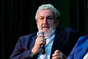 Minacce di morte via social al presidente Emiliano: indagini su un 34enne di Roma