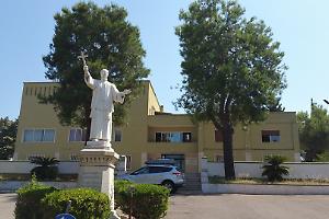 Commedia dialettale al Monticello: il Gruppo Teatrale UDEL presenta "Sciamu a Santu Cosumu alla Macchia"