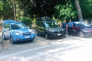 Rissa alla stazione, intervento interforze: tre arresti