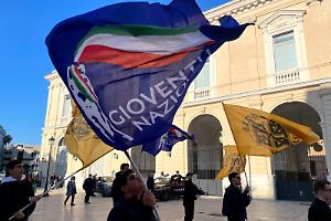 Tensione al corteo pro-Palestina, Gioventù Nazionale attacca: “Comportamenti violenti e provocazioni inaccettabili”