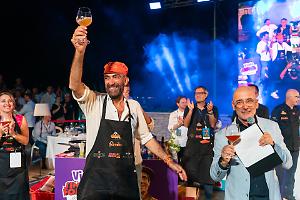 I sindaci si sfidano ai fornelli: la decima edizione della gara di cucina più originale d’Italia. Le foto