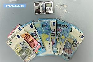 Giro di spaccio di cocaina in via Dante