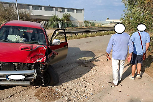 Tragedia sulla provinciale di Erchie: muore a 40 anni in uno scontro tra scooter e pick-up. Le foto