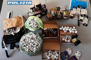 Droga nascosta tra casa e giardino: madre e figlia arrestate a Japigia