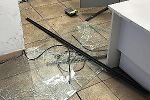 Terminal Bus devastato dai vandali. Le foto