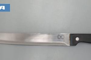 Ubriaco e con un coltello in pugno minacciava i passanti