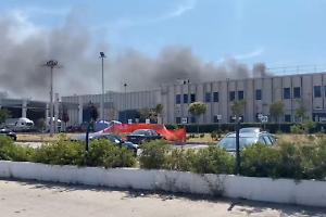 Incendio all’Irigom, il sindaco Bitetti ordina: "Limitate le attività all’aperto e finestre chiuse". Le foto